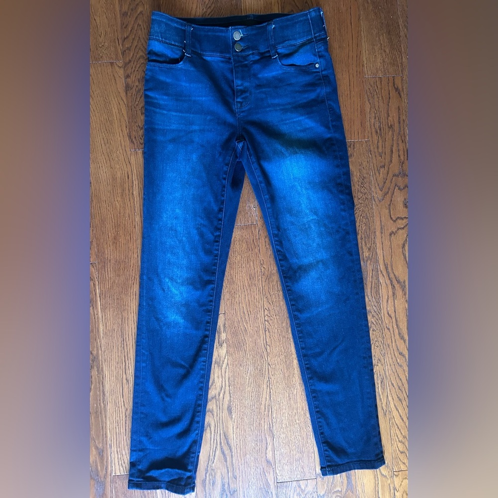 [Nine West] Size 6 Women’s Straight Leg Mid Rise Tummy Control Jeans